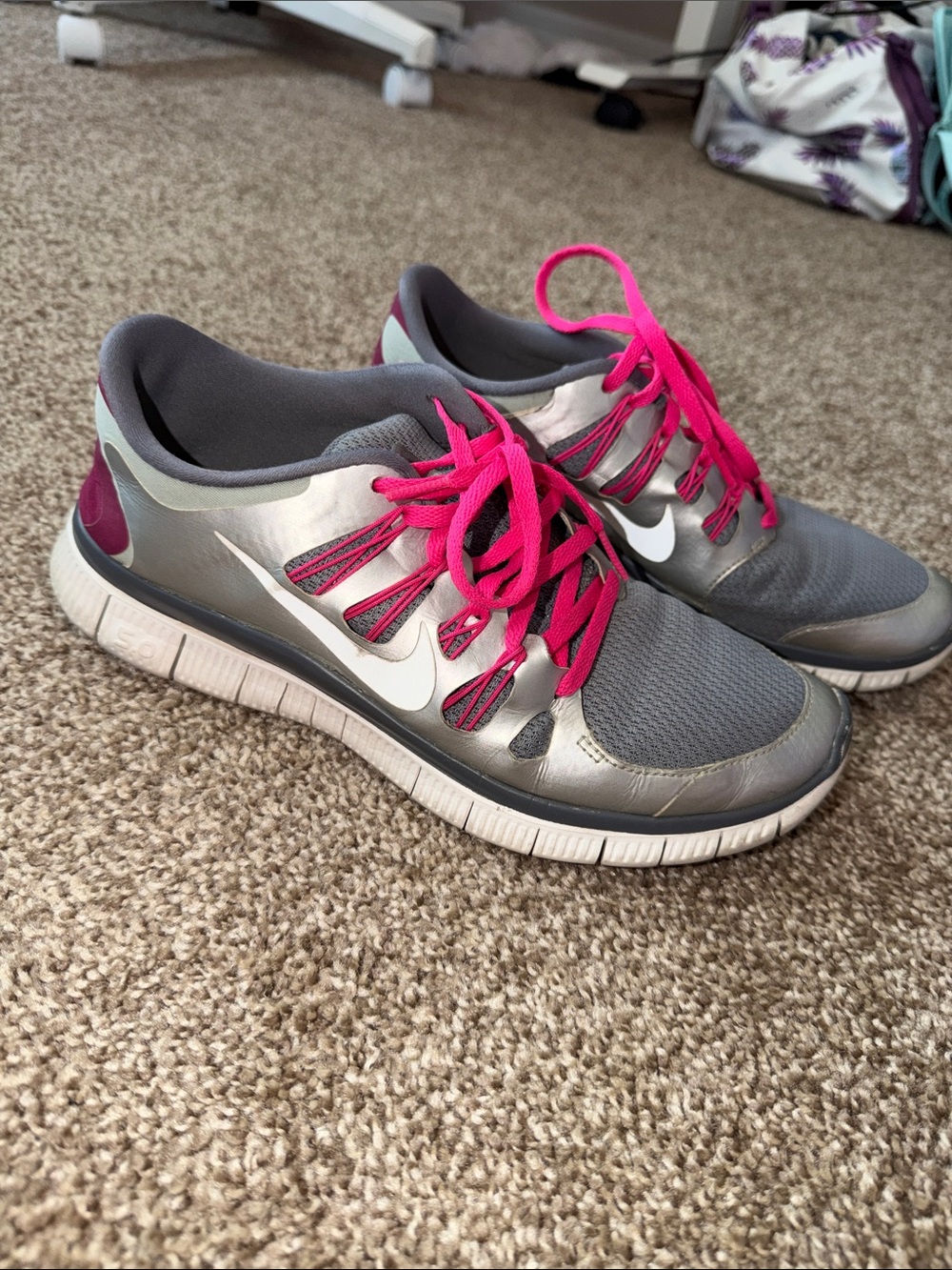 Nike Free 5.0 Women's Gray Athletic Sneakers with Hot Pink Laces